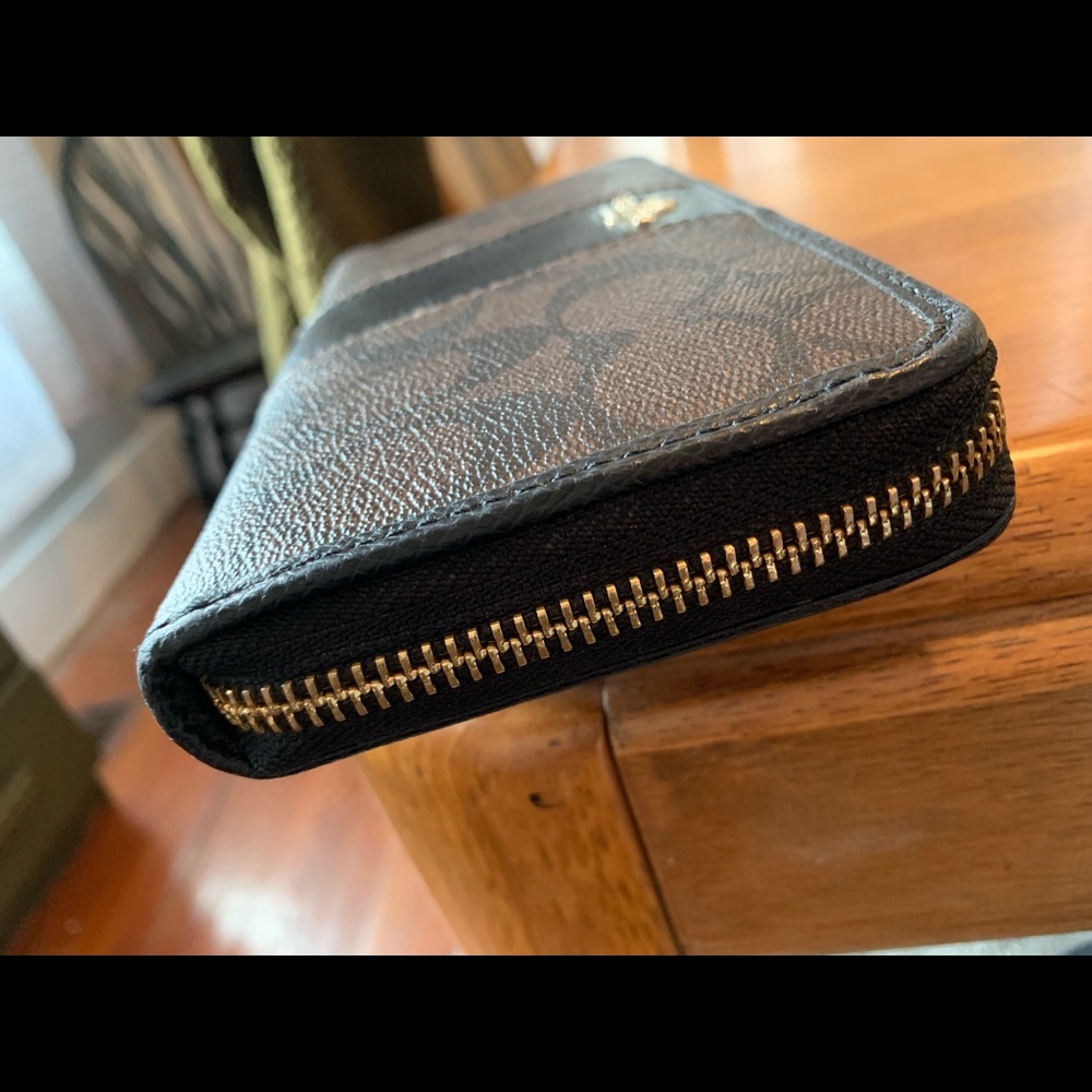 Coach Wallet - Picture 4 of 8